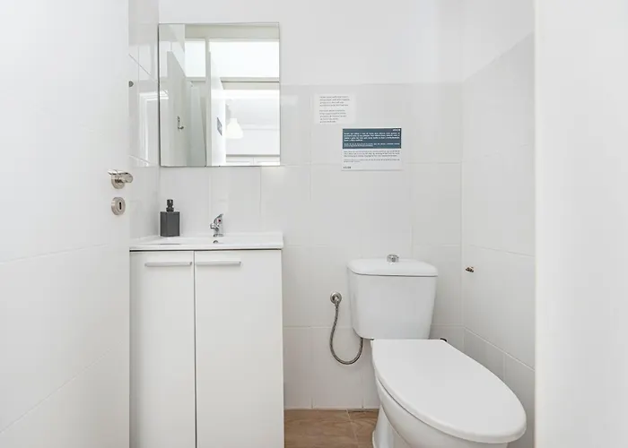 Houze Spacious Near Marques De Pombal Lägenhet